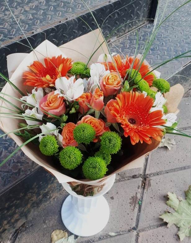 Букет цветов из: Герберы, Хризантемы, Альстромерии и Розы в Выборге