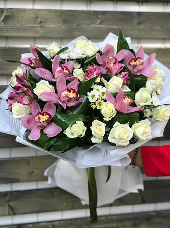 Букет цветов из: Розы и Хризантемы в Выборге