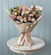 Букет цветов из:  Розы и Лизиантусы в Выборге