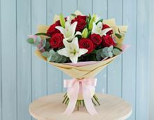 Букет цветов из:  Лилии и Розы в Выборге