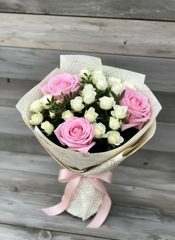 Букет цветов из: Розы в Выборге