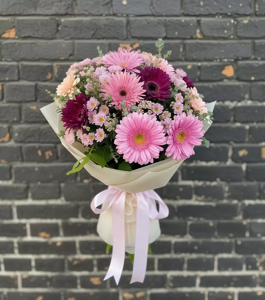 Букет цветов из: Герберы и Хризантемы в Выборге
