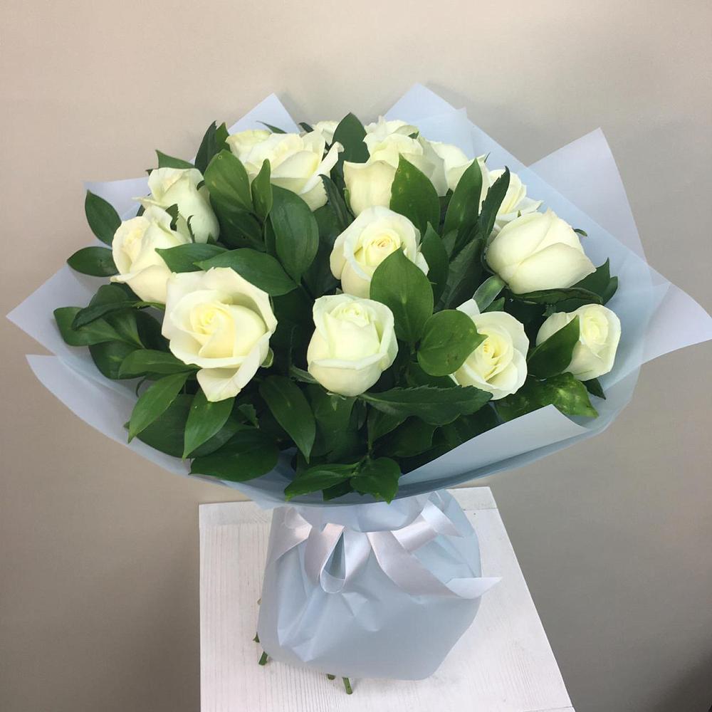 Букет 15 Белых роз Проуд в Выборге