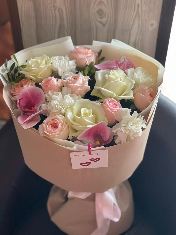 Букет цветов из: Орхидеи, Розы и Гвоздики в Выборге