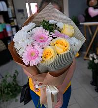 Букет цветов из:  Герберы, Розы и Хризантемы в Выборге
