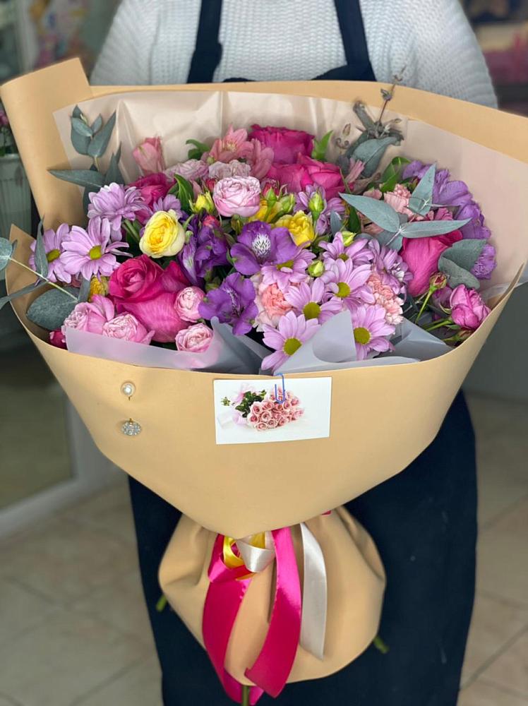 Букет цветов из: Хризантемы, Гвоздики и Альстромерии в Выборге