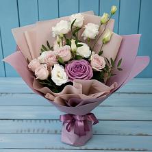 Букет цветов из:  Розы и Лизиантусы в Выборге