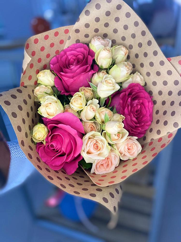 Букет цветов из: Розы в Выборге