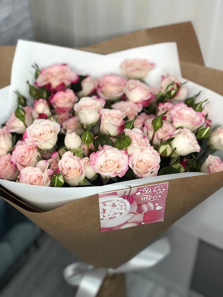 Букет цветов из: Розы в Выборге