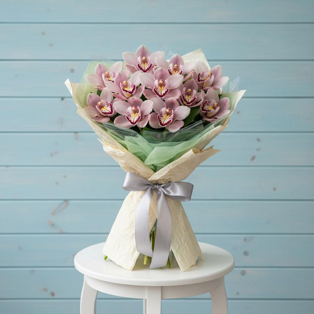 Букет цветов из: Орхидеи и Розы в Выборге