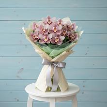 Букет цветов из:  Орхидеи и Розы в Выборге