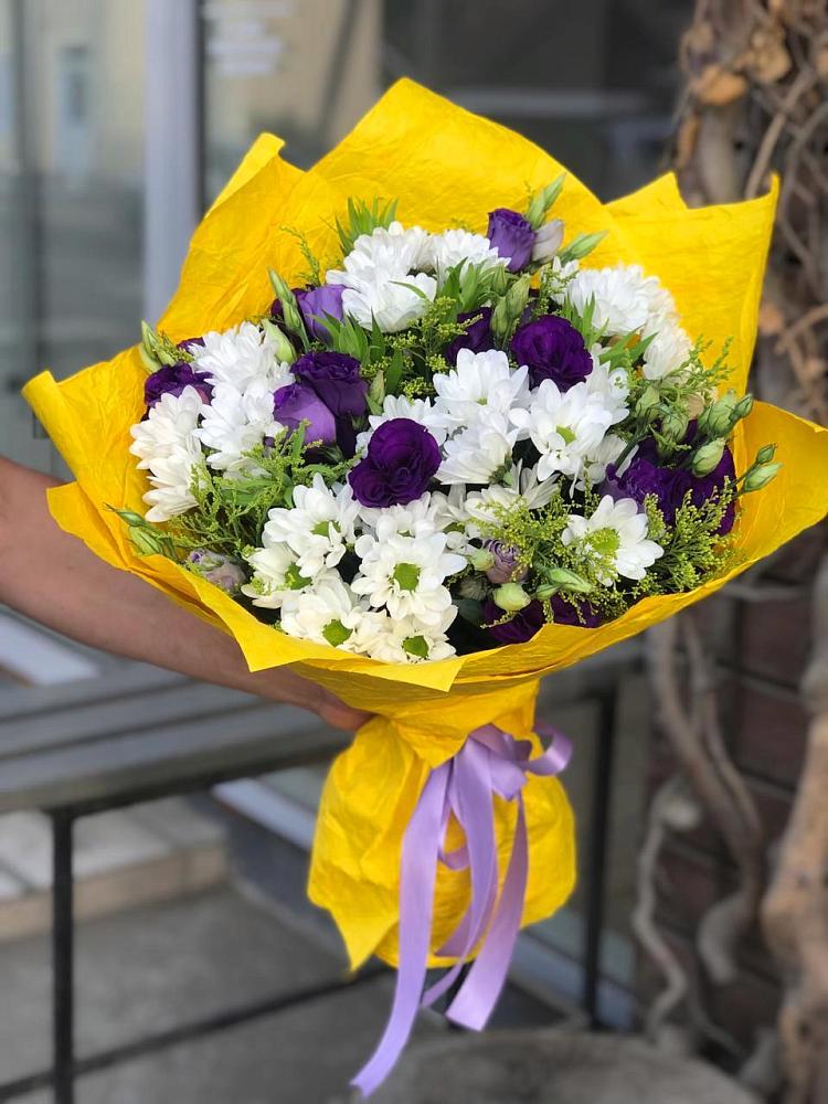 Букет цветов из: Ирисы, Хризантемы и Ромашки в Выборге