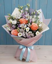 Букет цветов из:  Лизиантусы, Розы, Альстромерии и Гипсофила в Выборге