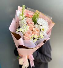 Букет цветов из:  Хризантемы и Розы в Выборге