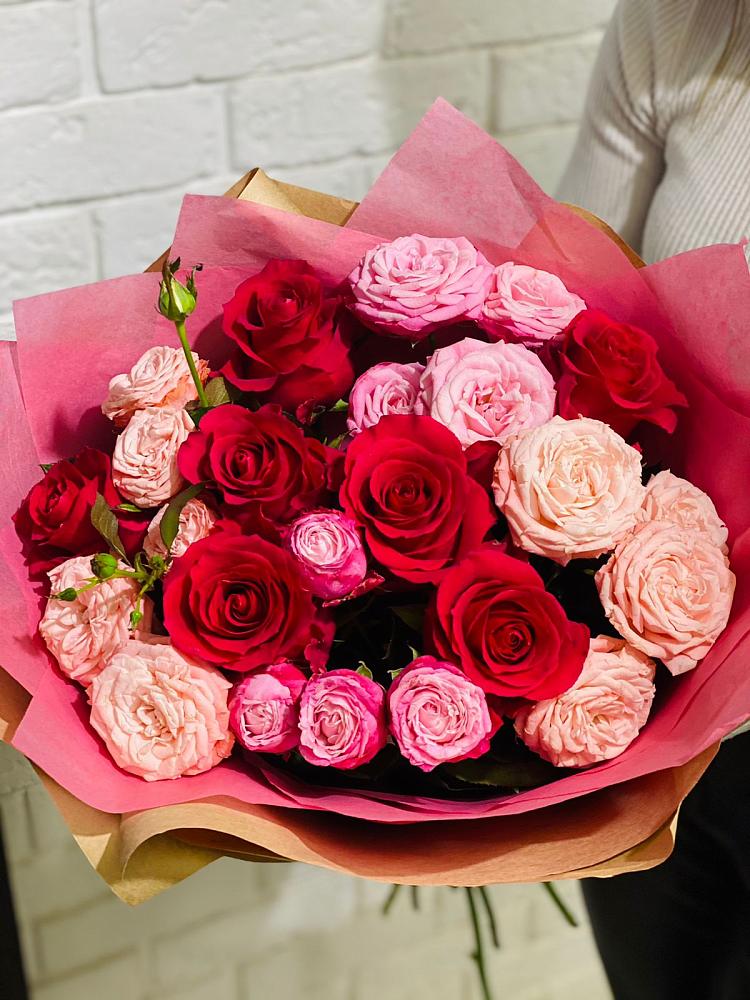 Букет цветов из: Розы в Выборге