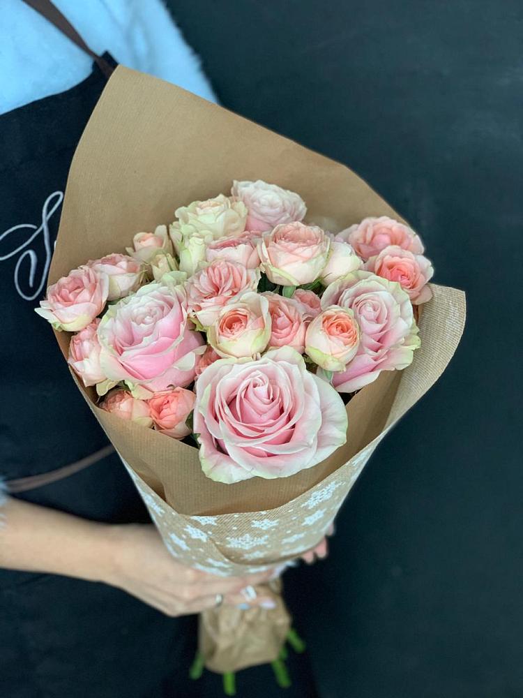 Букет цветов из: Хризантемы и Розы в Выборге