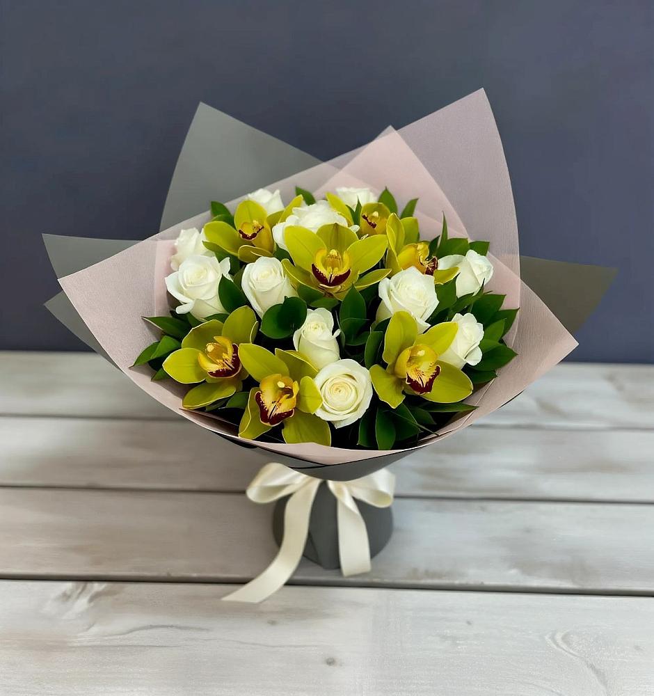 Букет цветов из: Орхидеи и Розы в Выборге