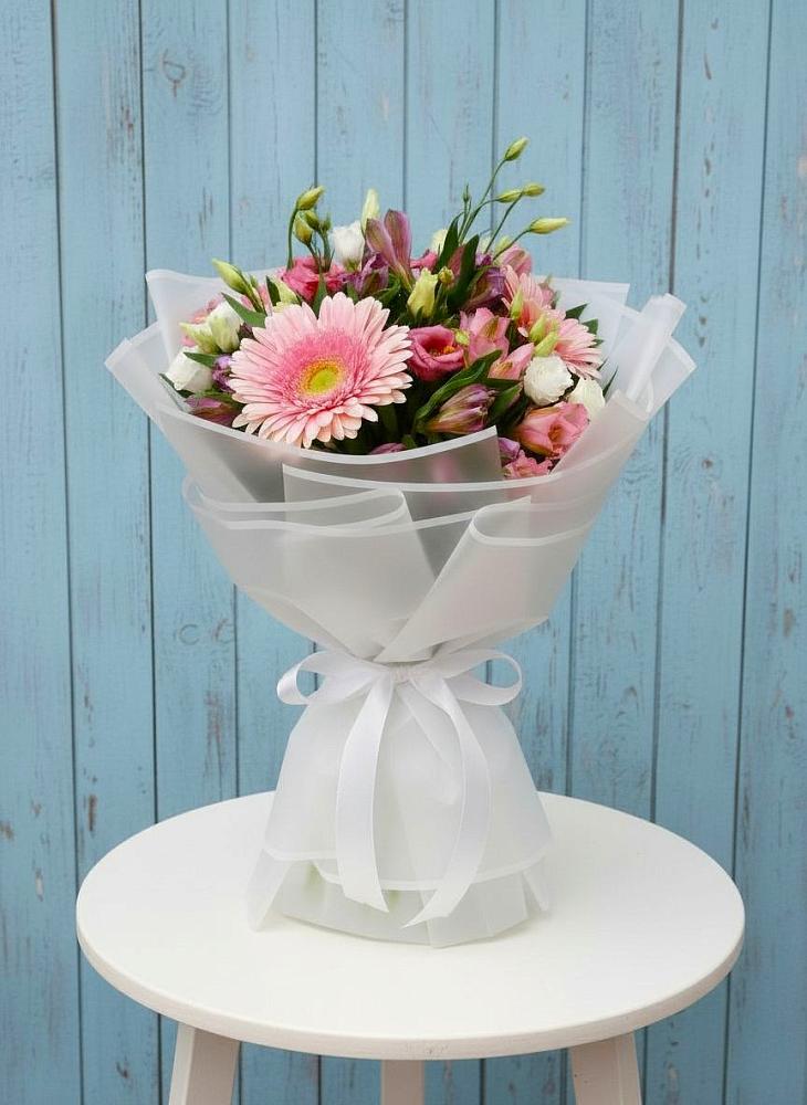 Букет цветов из: Герберы, Альстромерии и Лизиантусы в Выборге