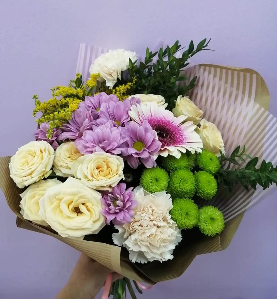 Букет цветов из: Хризантемы, Розы, Гвоздики и Герберы в Выборге