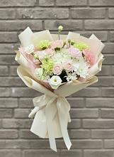 Букет цветов из:  Гвоздики, Розы, Лизиантусы и Хризантемы в Выборге