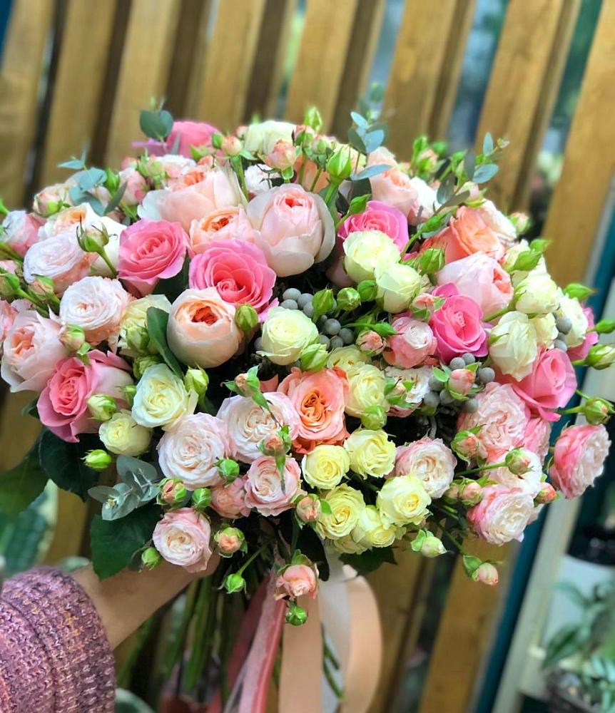 Букет цветов из: Розы в Выборге