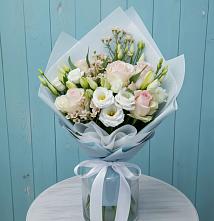 Букет цветов из:  Розы и Лизиантусы в Выборге