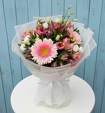Букет цветов из:  Герберы, Альстромерии и Лизиантусы в Выборге