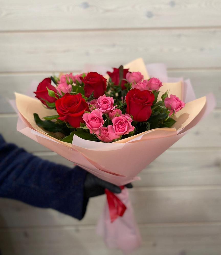 Букет цветов из: Розы в Выборге