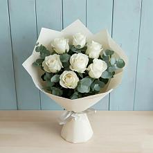 Букет Белые розы в Эвкалипте в Выборге