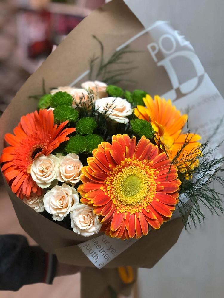 Букет цветов из: Герберы, Хризантемы и Розы в Выборге