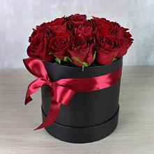 Цветочная композиция из Розы в шляпной коробке в Выборге