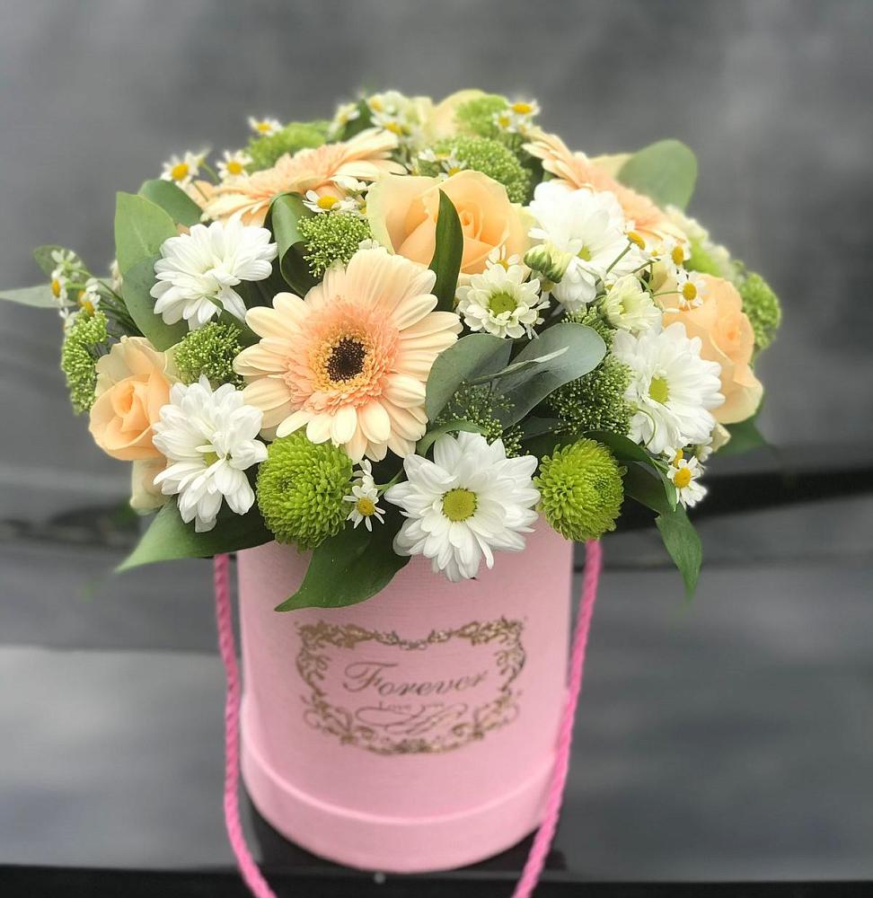 Цветочная композиция из Розы, Герберы и Хризантемы в шляпной коробке в Выборге