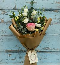 Букет цветов из:  Розы и Лизиантусы в Выборге