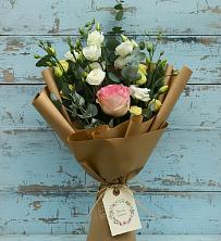 Букет цветов из:  Розы и Лизиантусы в Выборге