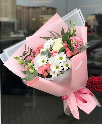 Букет цветов из: Розы, Лизиантусы и Хризантемы в Выборге