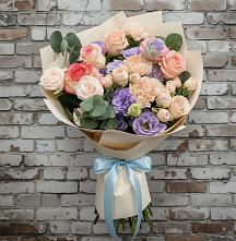 Букет цветов из:  Розы, Лизиантусы и Гвоздики в Выборге
