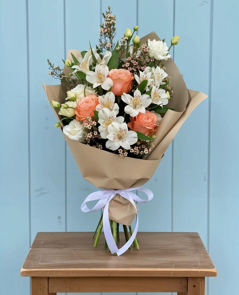 Букет цветов из: Альстромерии, Лизиантусы, Розы и Хризантемы в Выборге